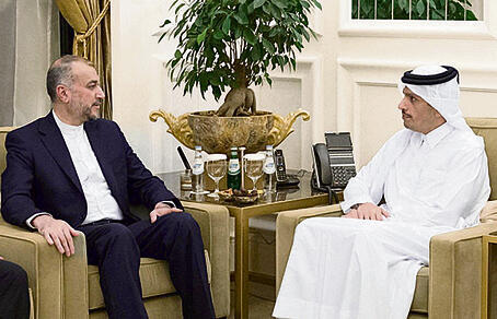מצופפים שורות. שר החוץ האיראני והשליט הקטארי אתמול | צילום: רויטרס yk13632549