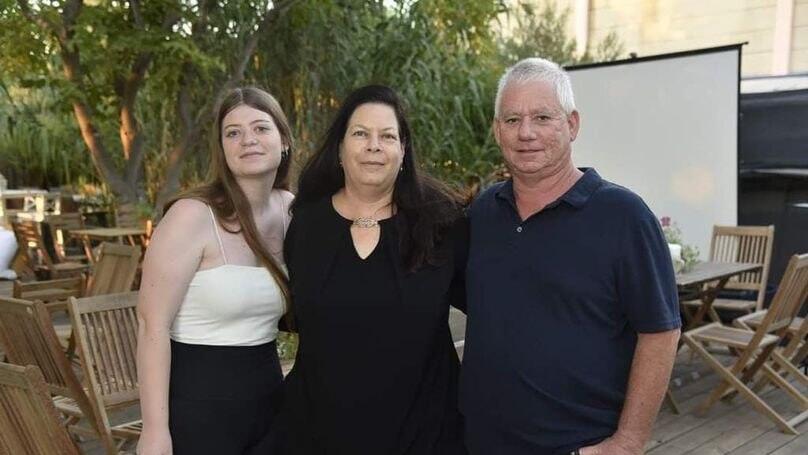 אילן, שירי ונוגה וייס (מתוך פייסבוק) אילן, שירי ונגה וייס