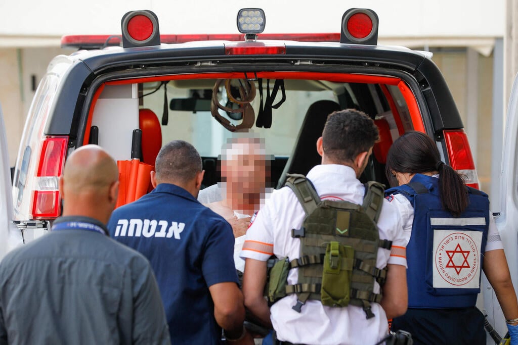 צילום: Jalaa MAREY / AFP פנוי פצועים ממטולה