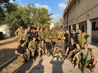 המילואימניקים וטרנד השפם -  מעלים את המורל והתחילו את הטרנד הוויראלי של גידול השפמים
