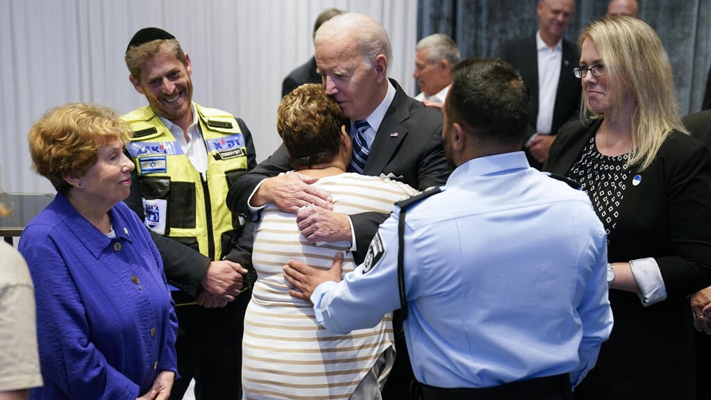 Rachel Edri meets with US President Joe Biden (Photo: AP Photo/Evan Vucci) ג'ו ביידן רחל אדרי רחל מאופקים