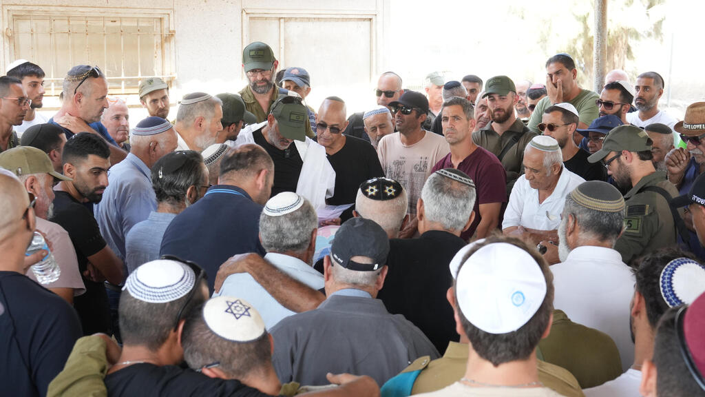 The funeral of Jonathan Hajabi (Photo: Tomer Shunam Halevi) הלוייתו של יהונתן חג'בי