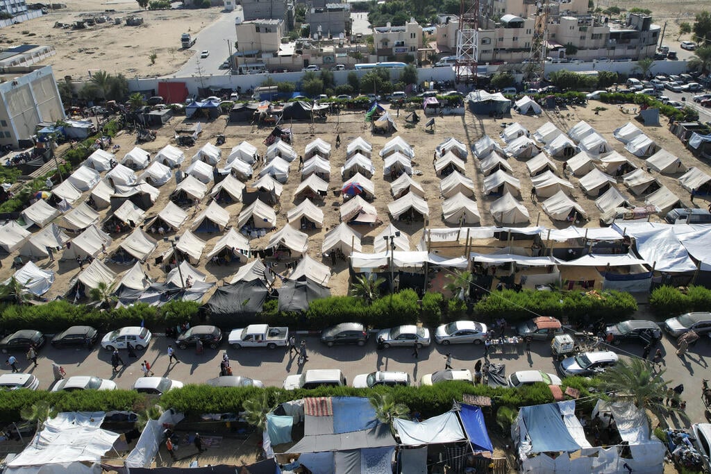 צילום: AP Photo/Ashraf Amra מחנה אוהלים בחאן יונס