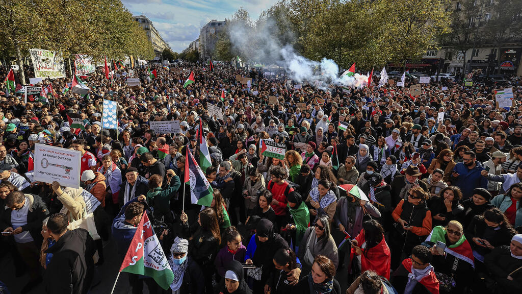 Rally in support of Gaza in France (Photo: Aurelien Morissard / AP) פריז צרפת