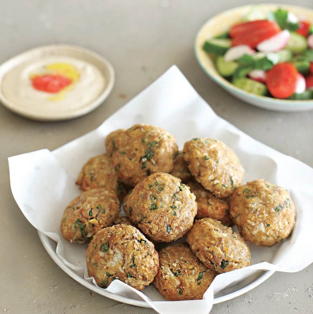 קציצות טונה וטחינה (צילום וסגנון: טליה הדר) קציצות טונה וטחינה