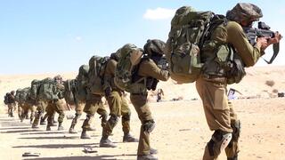 תיעוד מאימוני גדודי אוגדת מילואים וחלוקת אפודים קרמיים
