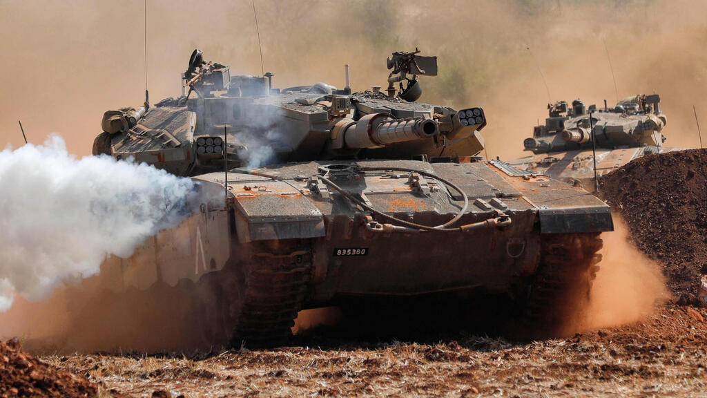 IDF tanks in northern Israel (Photo: Jalaa Marey / AFP) כוחות צה"ל בגבול לבנון