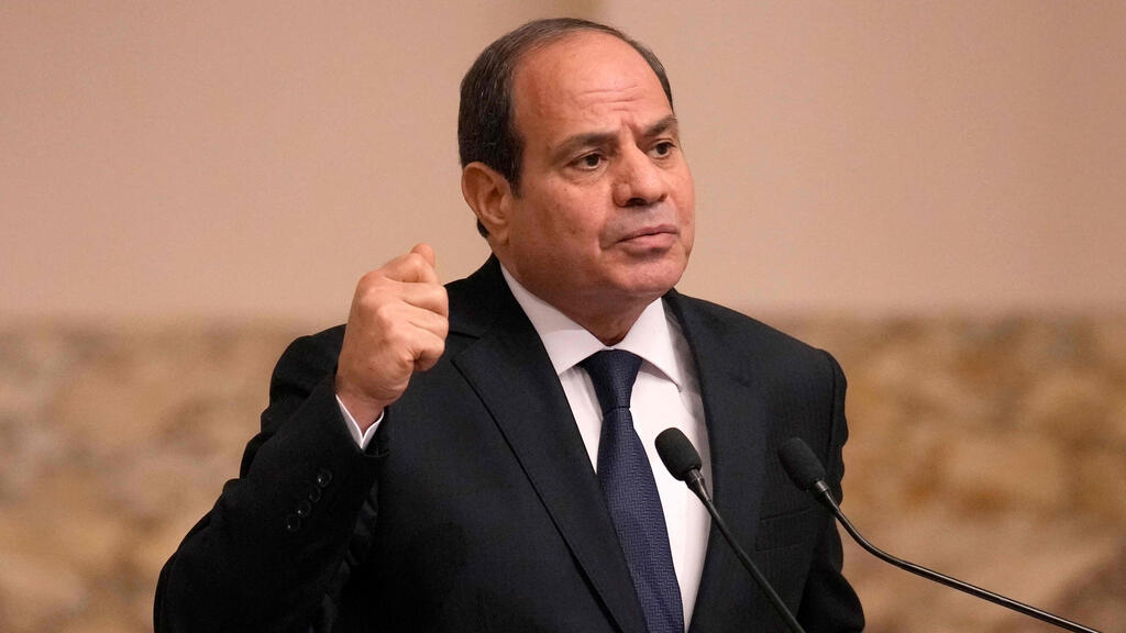 נשיא מצרים עבד אל-פתאח א-סיסי בפגישה בקהיר עם נשיא צרפת עמנואל מקרון