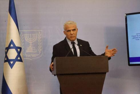 Lapid slams incoming 'government of madness,' warns of 'looting of