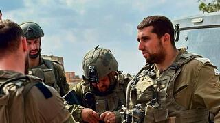 סרן בר זונשיין עם לוחמים