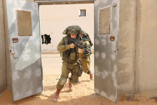 תרגיל לוחמה בשטח בנוי, השבוע. שיטת הסרט הנע | צילום: גדי קבלו yk13647083