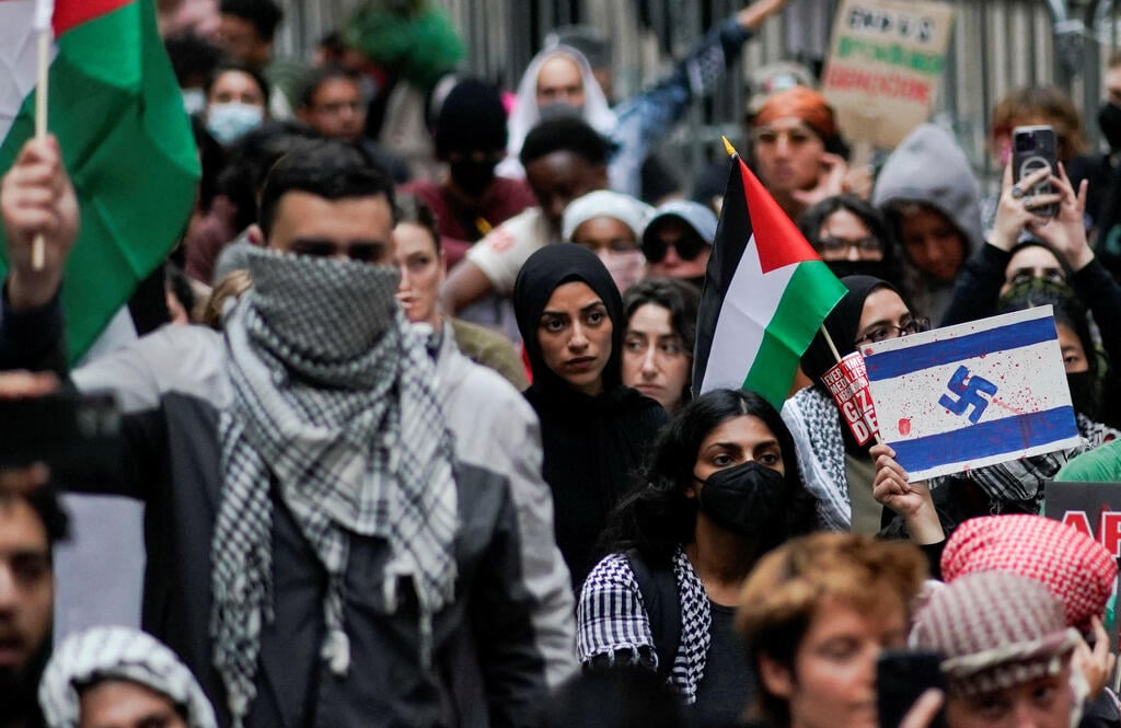 Anti-Israel protest near Wall Street (Photo: REUTERS/Eduardo Munoz) ניו יורק ארה"ב הפגנה נגד ישראל פרו פלסטינית באזור וול סטריט