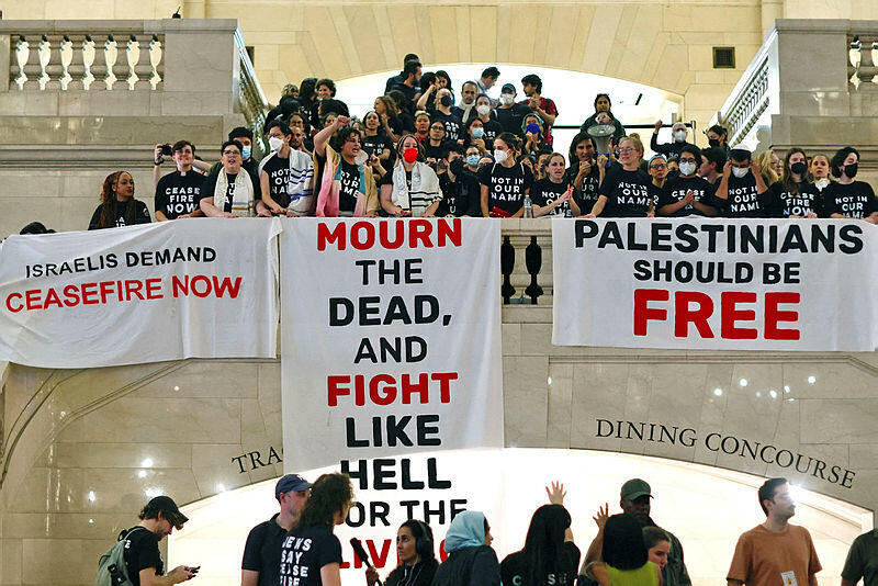 Huge pro-Palestine protest shuts down New York's Grand Central station