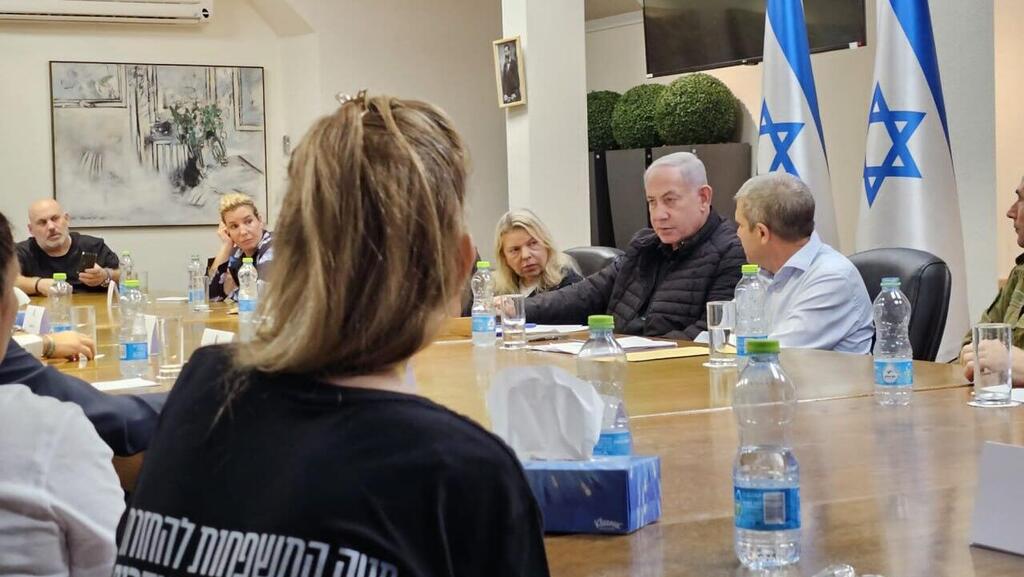 צילום: לע"מ בנימין נתניהו ונציגי משפחות החטופים