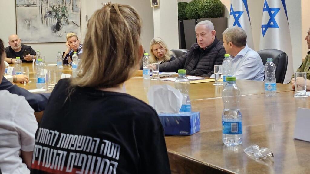 בנימין נתניהו ונציגי משפחות החטופים