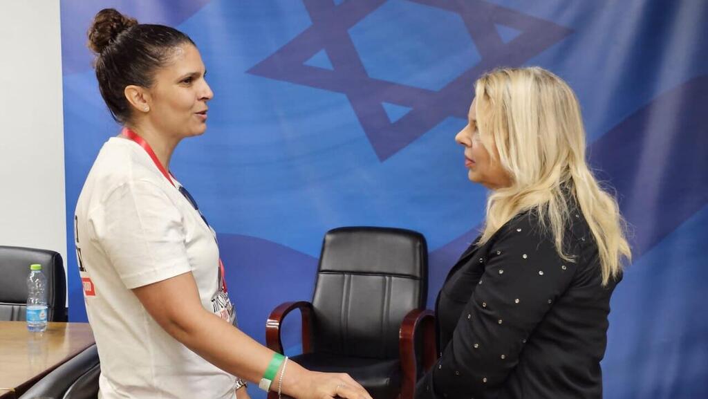 רעיית ראש הממשלה נכחה בפגישה (צילום: לע"מ) בנימין נתניהו ונציגי משפחות החטופים