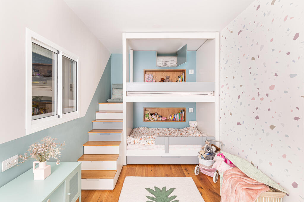 חדר ילדות ובו סנן המוסתר בארון, עיצוב: נדל רויזין אדריכלים