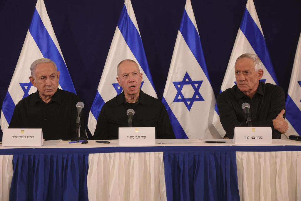 מסיבת עיתונאים של גנץ, גלנט ונתניהו בשבת שעברה (צילום: Abir Sultan/Pool Photo via AP) מסיבת עיתונאים