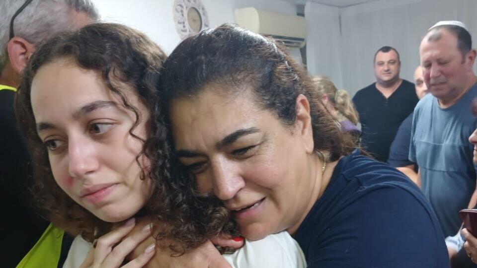 טוראי מגידיש עם דודתה אילנית אשר אורי מגידיש ודודתה