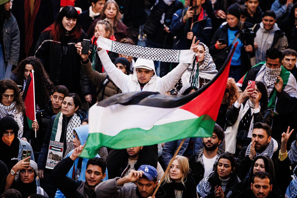 Pro-Palestinian demonstration in Berlin (Photo: EPA/CLEMENS BILAN) הפגנות פרו פלסטיניות ב ברלין גרמניה