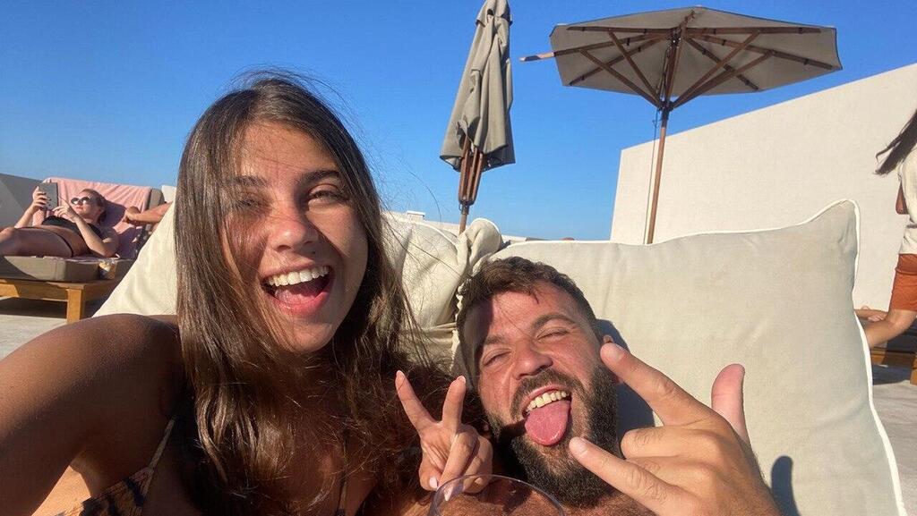 Ofir et son partenaire Shuval Gal. a dirigé le groupe, avait prévu de dormir dans le coffre - mais est monté dans un autre véhicule (photo : avec l'aimable autorisation de la famille) Ofir Sharafti et son partenaire Shuval Gal