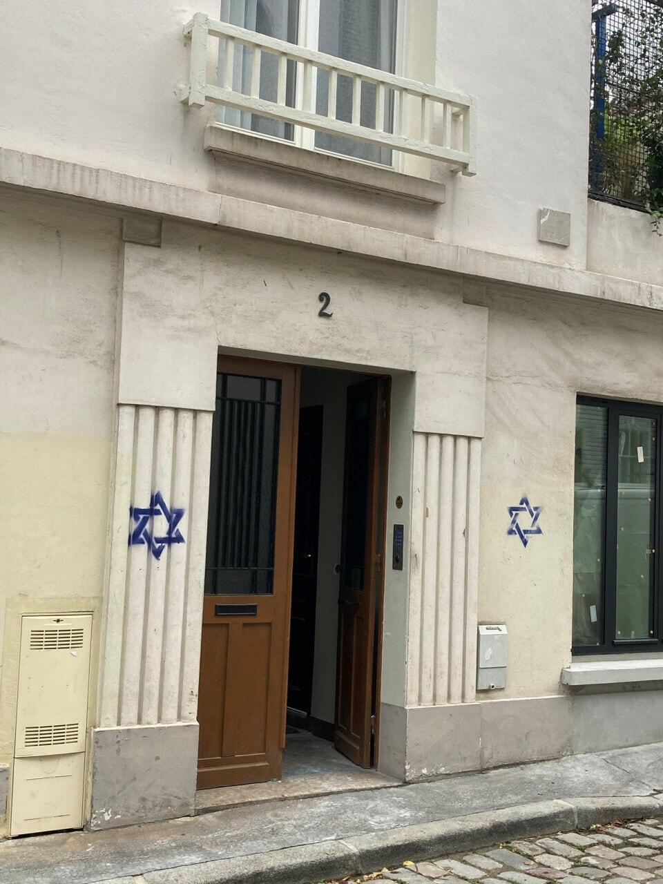 רוססו מגן דוד על בתים של יהודים ברובע ה-14 בפריז, צרפת