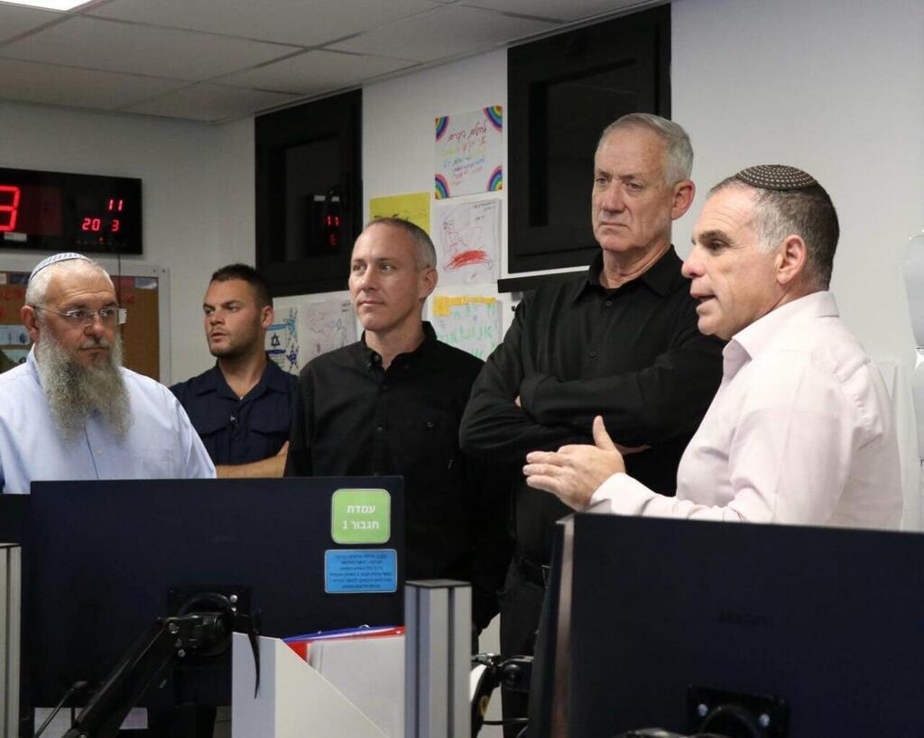 ביקור בני גנץ במפקדת פיקוד מרכז ביקור בני גנץ במפקדת פיקוד מרכז