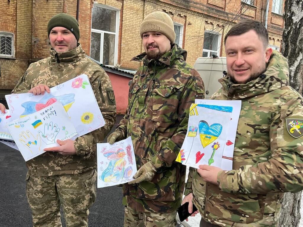 בוהדן עם חיילים אוקראינים במזרח אוקראינה