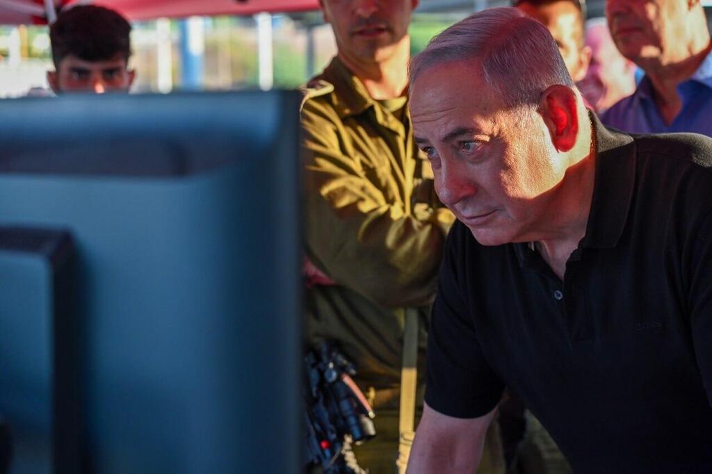 צילום: קובי גדעון, לע"מ ראש הממשלה בנימין נתניהו עם לוחמי היחידות המיוחדות עוקץ, לוט"ר ובלנ"ם במתקן אדם