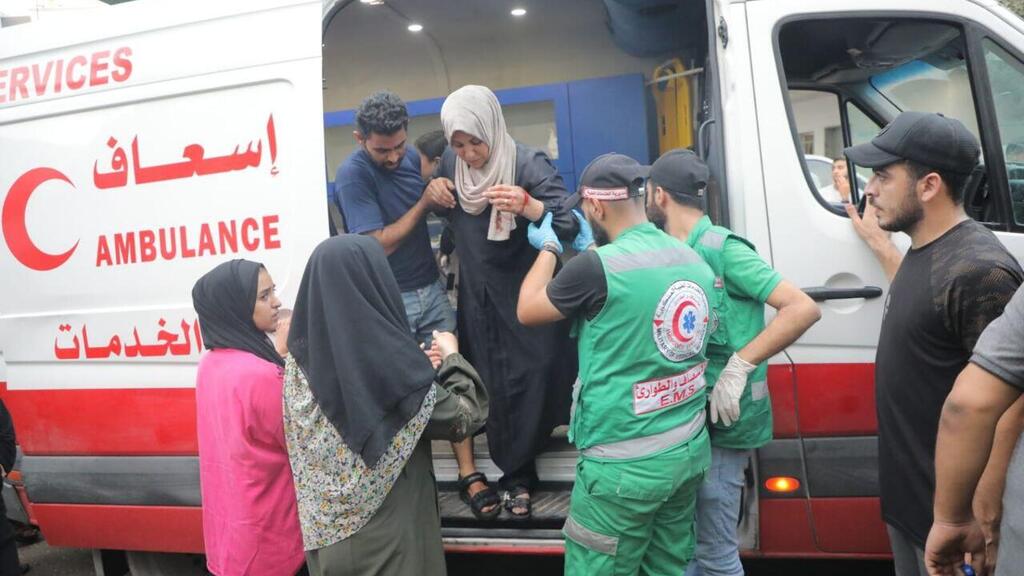 Gaza medical teams transport wounded after Israel strikes Gaza הובלת פצועים מהפצצת בתים ברצועת עזה