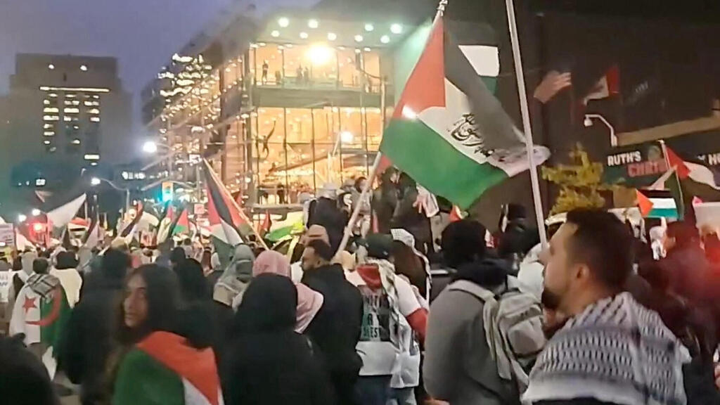 הפגנה פרו פלסטינית בטורונטו, קנדה 21.10.2023