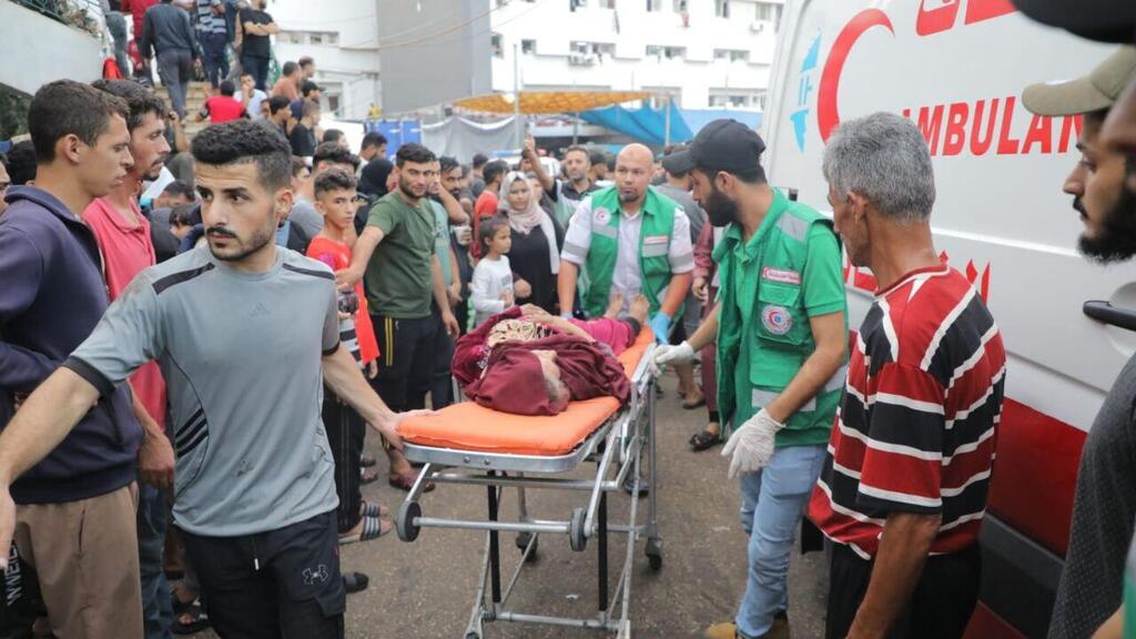 Health teams evacuated wounded after Israel strikes on Gaza הובלת פצועים מהפצצת בתים ברצועת עזה