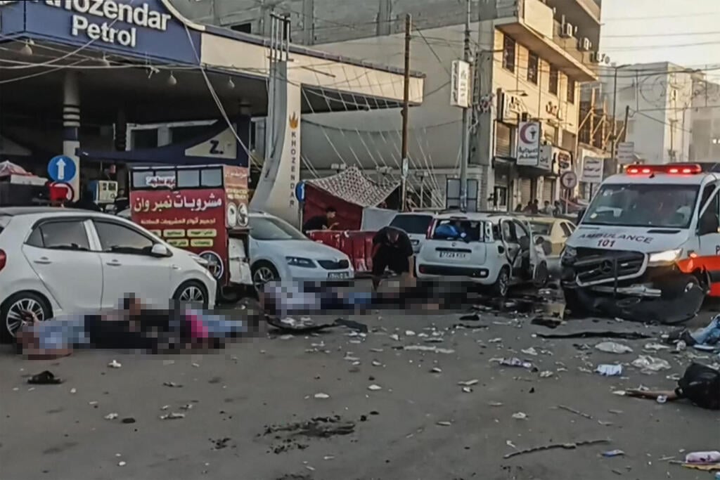 האמבולנס בשימוש חמאס שהותקף באזור בית החולים שיפא (צילום: AFPTV STRINGER / various sources / AFP) האמבולנס שנפגע ליד בית החולים שיפא