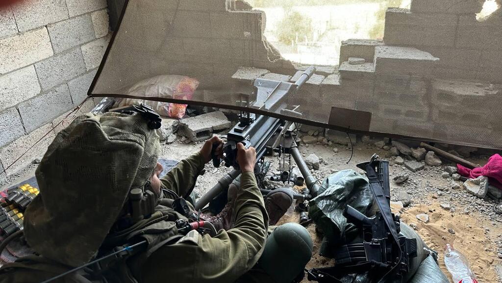 Between machine guns and rocket launchers, IDF soldiers operate in ...