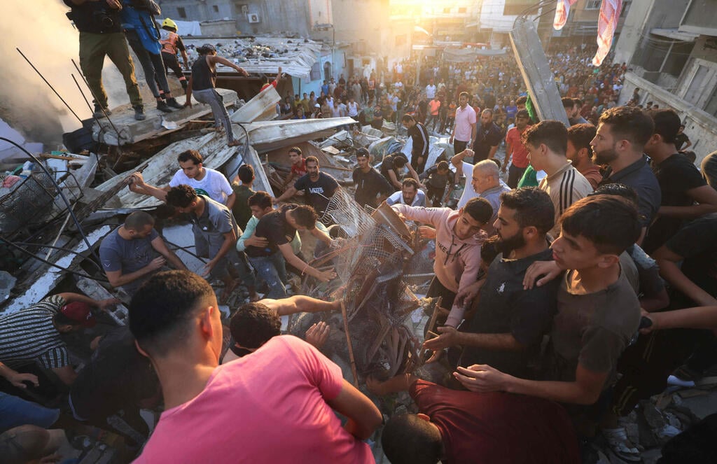 צילום:Mahmud HAMS / AFP תקיפה ברצועת עזה