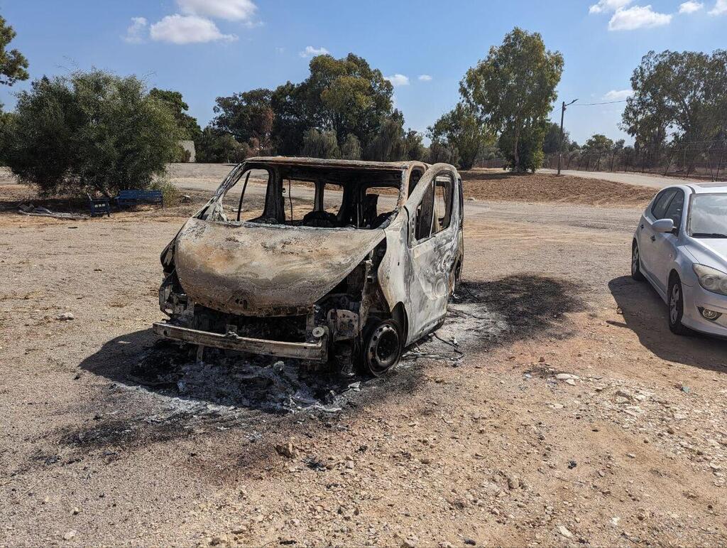 קיבוץ רעים אחרי טבח 7 באוקטובר (באדיבות המשפחה ) ביתם של משפחת מרום שנשרף על ידי מחבלי חמאס בטבח הרצחני ב-7 באוקטובר