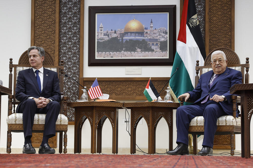 צילום: Jonathan Ernst/Pool photo via AP אנתוני בלינקןנפגש עם אבו מאזן ברמאללה