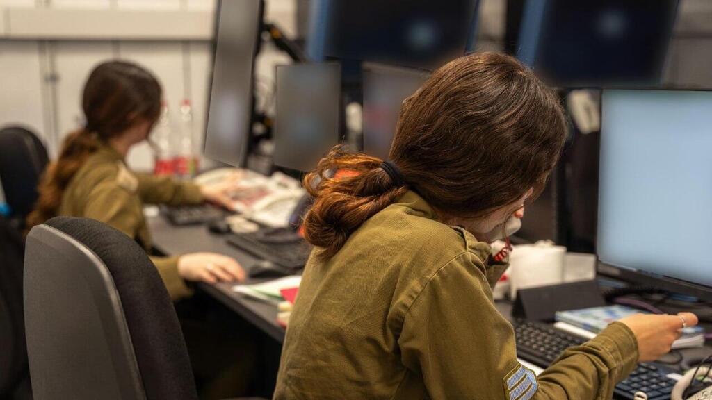הקצינות בפתיחת חמ״ל התצפיתניות של נחל עוז