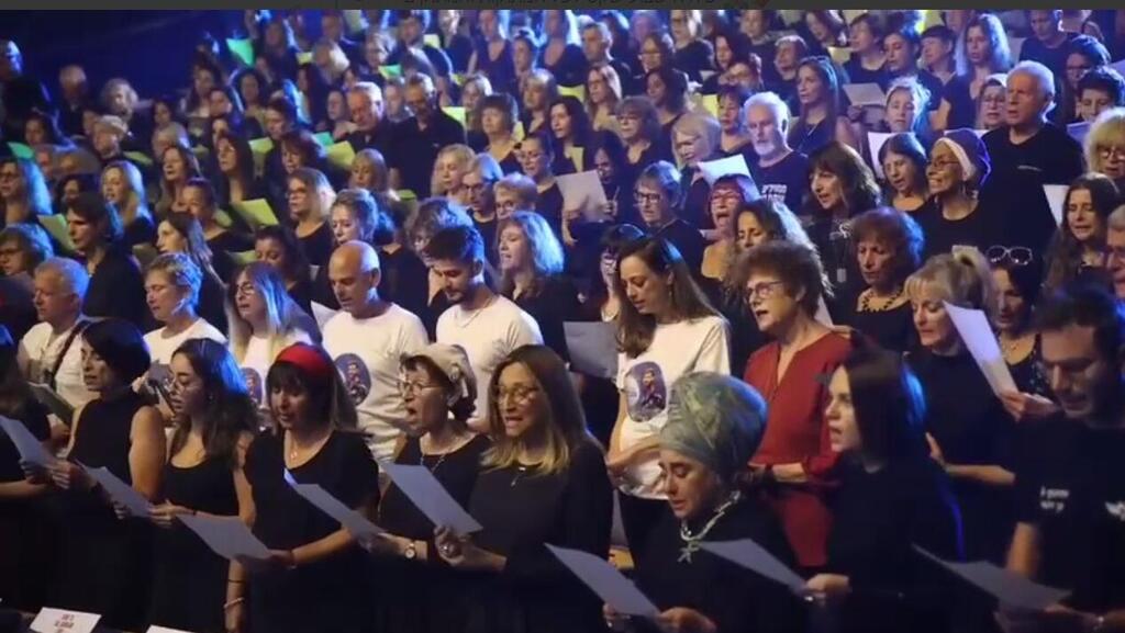  קולולם שרים למען משפחות החטופים