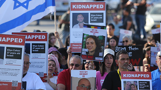משפחות החטופים מחוץ למשכן הכנסת, ירושלים