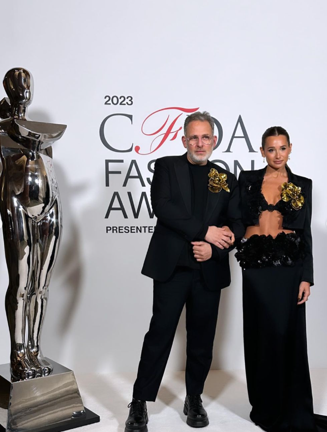 קובי הלפרין ודניאל ברנשטיין בטקס פרסי האופנה של CFDA ל-2023