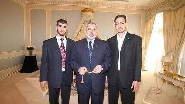 Hamas leader Ismail Haniyeh and two of his sons at a luxury hotel איסמעיל הנייה ושניים מבניו במלון יוקרה