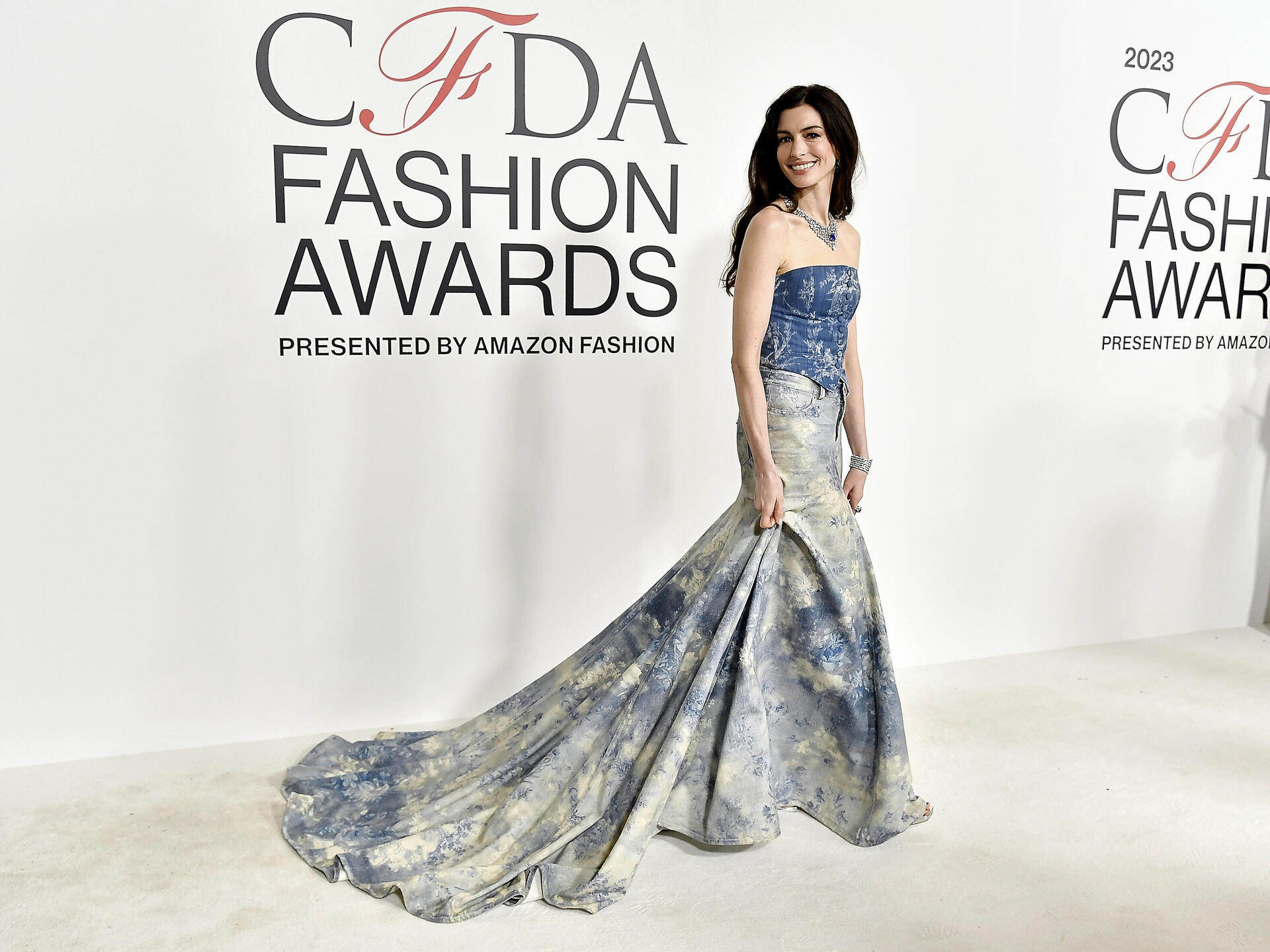 אן הת'אוויי בטקס פרסי האופנה של CFDA ל-2023