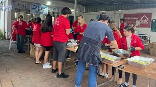מתנדבי מאיר פנים אורזים מנות מזון למפוני הדרום