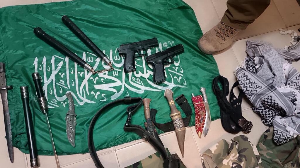Hamas flag seized by Israeli security forces in the West Bank (Photo: IDF Spokesperson's Unit) צה"ל, שב"כ ומג"ב פועלים כנגד ארגון הטרור חמאס ברחבי יהודה ושומרון
