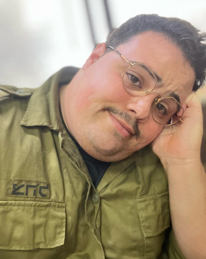 "צריך לחבק ולהסביר להם את הצורך הקיומי הזה". צברי, במהלך שירות המילואים שעשה בתחילת המלחמה (צילום: אינסטגרם) אוראל צברי