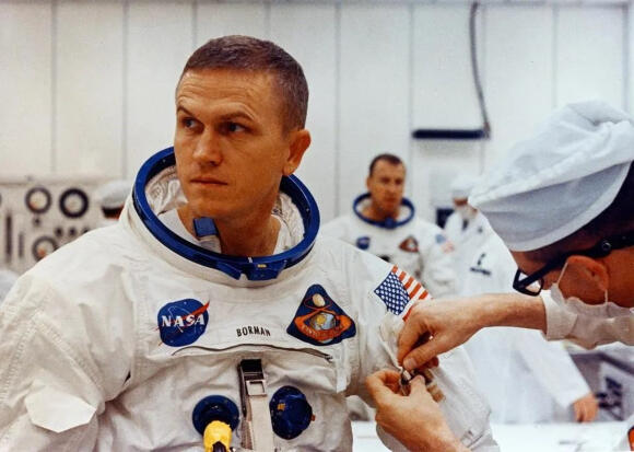 לא רצה להיות אסטרונאוט מקצועי, אבל הגיע הכי רחוק שאפשר. בורמן בהכנות למשימת אפולו 8, 1968