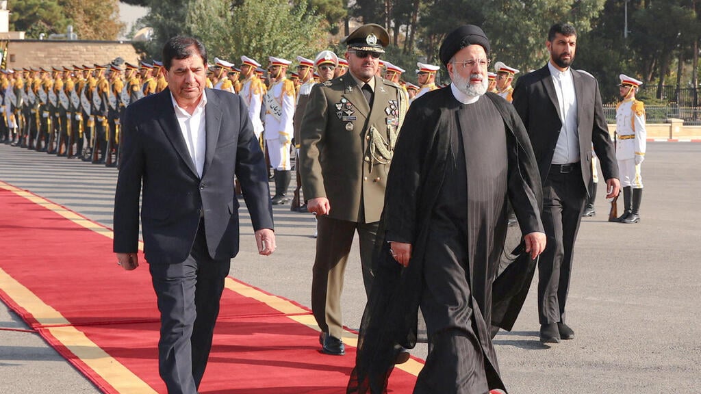 Iranian President Ebrahim Raisi arrives in Saudi Arabia in November (Photo: AFP) נשיא איראן אברהים ראיסי מגיע לפסגה הערבית-אסלאמית בסעודיה