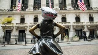 פסל מחאה מול הבורסה בניו יורק להשבת הילדים החטופים בעזה