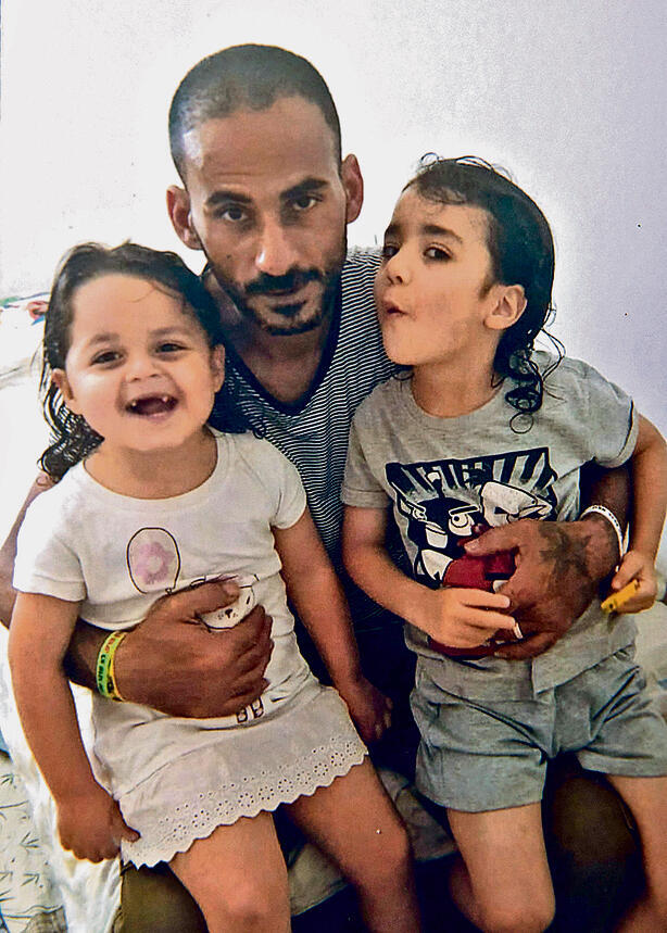 טארק חטיב ז"ל והבנות yk13672235